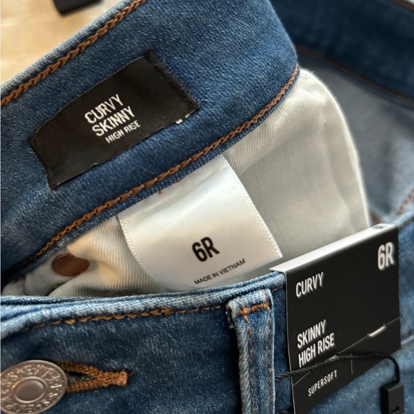 Express Curvy Skinny Jeans - Picture 5 of 6